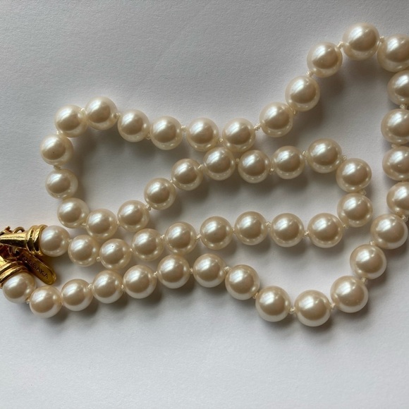 Kissaka Hand Knotted Glass Faux Pearls‎ Necklace - Picture 1 of 6